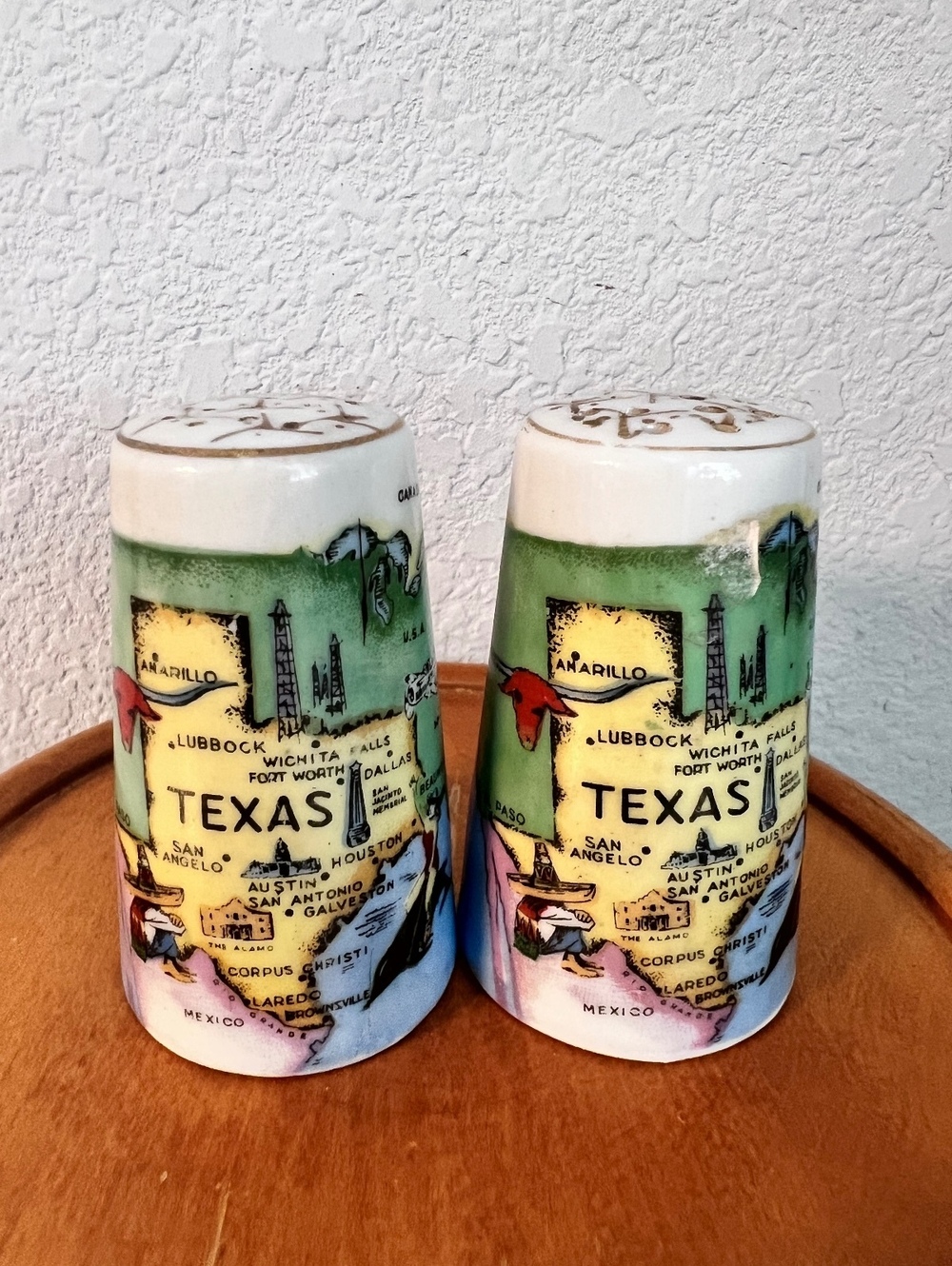 Vintage 1950s Thames Japan Texas Map Salt Pepper Shakers Hand Painted Souvenir
